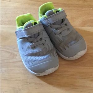 Nike star runner 5C grey neon lime green shoes